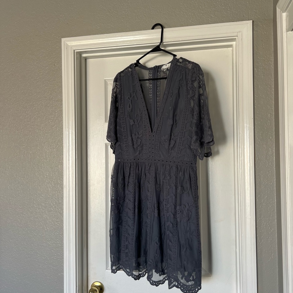 Socialite Lace Dress V-neck mini